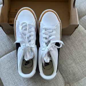 Nike Court Legacy Sneakers